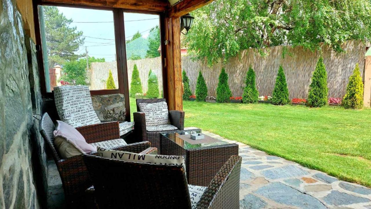 Dvor Villa Donja Toponica Bilik gambar